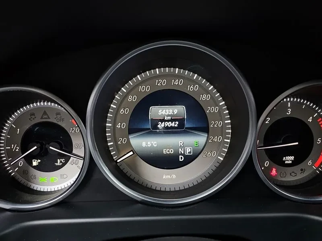 Mercedes-Benz E 200 Bluetech Avantgarde Sport - автомобили, коли, обяви за нови и употребявани 7