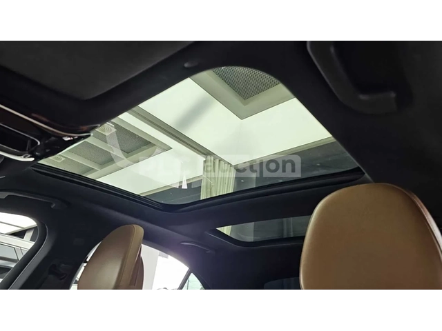 Mercedes-Benz E 200 - автомобили, коли, обяви за нови и употребявани 12