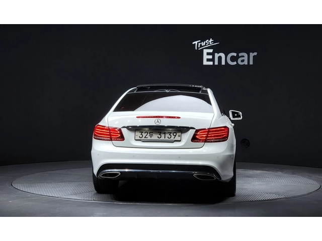 Mercedes-Benz E 200 Coupe - автомобили, коли, обяви за нови и употребявани 13