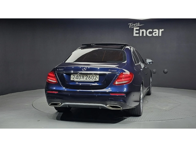 Mercedes-Benz E 200 4MATIC AMG Line | HUD | 360  | Ventilated Seats - автомобили, коли, обяви за нови и употребявани 3
