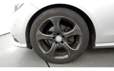 mercedes-benz-e-220 - 4