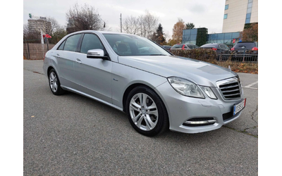 mercedes-benz-e-220 - 1