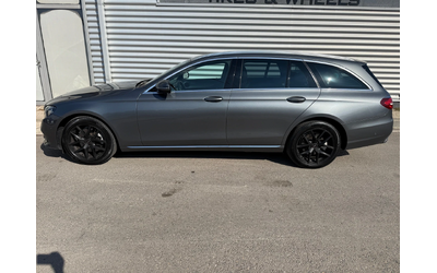 mercedes-benz-e-220 - 1