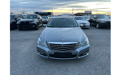 mercedes-benz-e-220 - 1