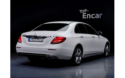 mercedes-benz-e-220 - 1