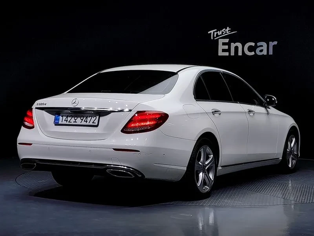 Mercedes-Benz E 220 Avantgarde - автомобили, коли, обяви за нови и употребявани 1