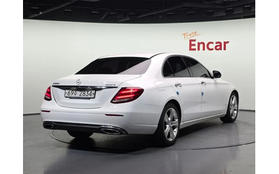 mercedes-benz-e-220 - 1
