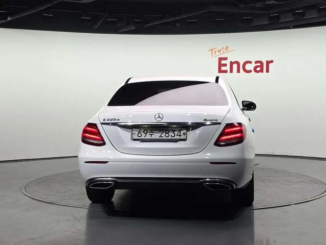 Mercedes-Benz E 220 Avantgarde - автомобили, коли, обяви за нови и употребявани 3