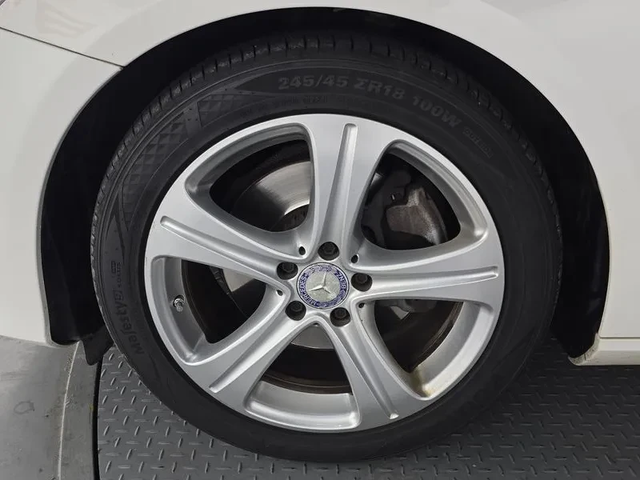 Mercedes-Benz E 220 Avantgarde - автомобили, коли, обяви за нови и употребявани 4