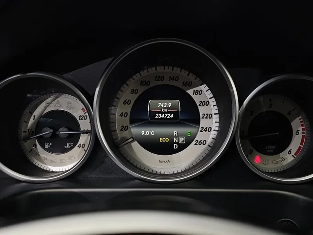 Mercedes-Benz E 220 Bluetech Avant Garde Sports - автомобили, коли, обяви за нови и употребявани 7