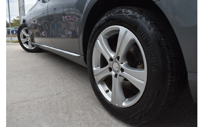 mercedes-benz-e-220 - 1