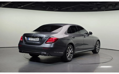 mercedes-benz-e-220 - 1
