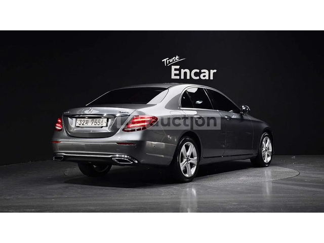 Mercedes-Benz E 220 ПОДГРЕВИ * ПАНО * HEAD-UP * KEYLESS - автомобили, коли, обяви за нови и употребявани 1
