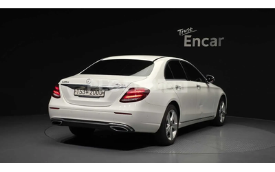 mercedes-benz-e-220 - 1