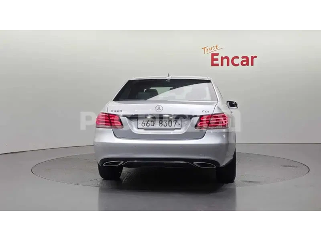 Mercedes-Benz E 220 * АВТОКРЕДИТ БЕЗ ПЪРВОНАЧАЛНА * НА ЗАДНО * - автомобили, коли, обяви за нови и употребявани 3