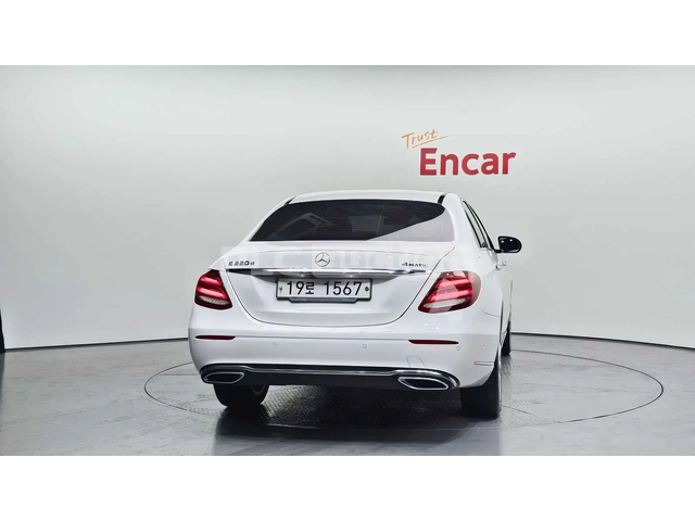 Mercedes-Benz E 220 ПОДГРЕВИ * ШИБИДАХ * 2 КЛЮЧА * KEYLESS * BURMESTER - автомобили, коли, обяви за нови и употребявани 3