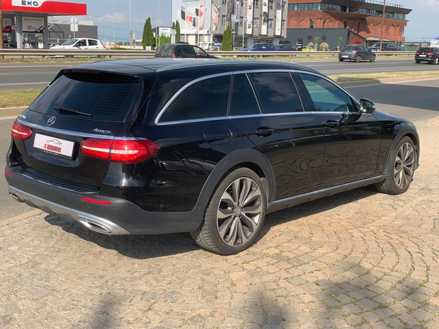 Mercedes-Benz E 220 - автомобили, коли, обяви за нови и употребявани 1