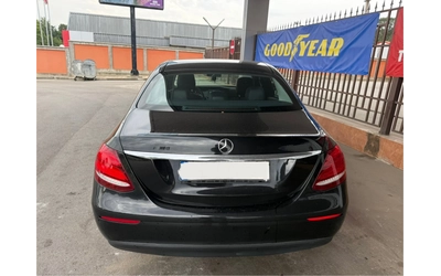 mercedes-benz-e-220 - 4