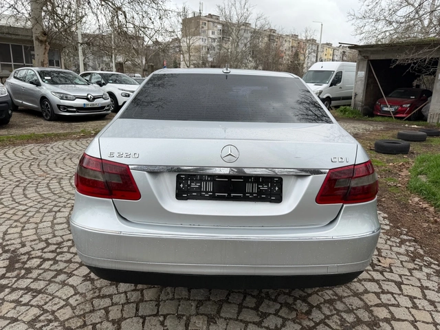 Mercedes-Benz E 220 КОЖА* АВТОМАТИК* 2.2CDi* 170кс - автомобили, коли, обяви за нови и употребявани 4