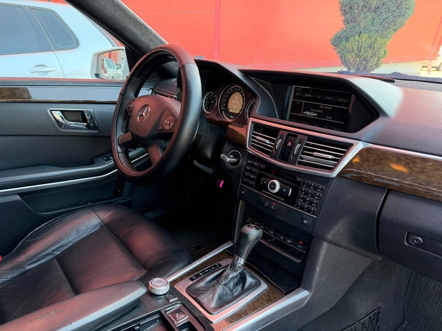 Mercedes-Benz E 220 Автоматик* Алкантара* УНИКаТ - автомобили, коли, обяви за нови и употребявани 11