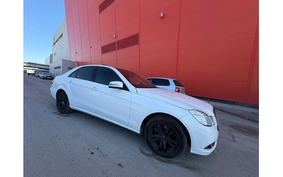 mercedes-benz-e-220 - 1