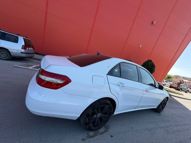 Mercedes-Benz E 220 Автоматик* Алкантара* УНИКаТ - автомобили, коли, обяви за нови и употребявани 4