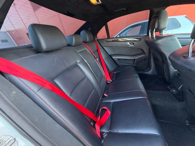 Mercedes-Benz E 220 Автоматик* Алкантара* УНИКаТ - автомобили, коли, обяви за нови и употребявани 6