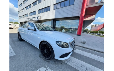 mercedes-benz-e-220 - 1