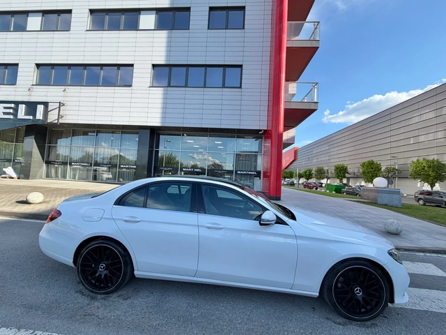 Mercedes-Benz E 220 AMG* 9G* LED* Бяла* Перла - автомобили, коли, обяви за нови и употребявани 5