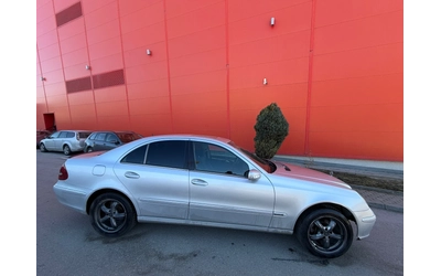 mercedes-benz-e-220 - 3