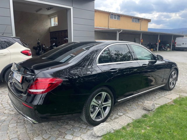 Mercedes-Benz E 220 195кс 4matic - автомобили, коли, обяви за нови и употребявани 4