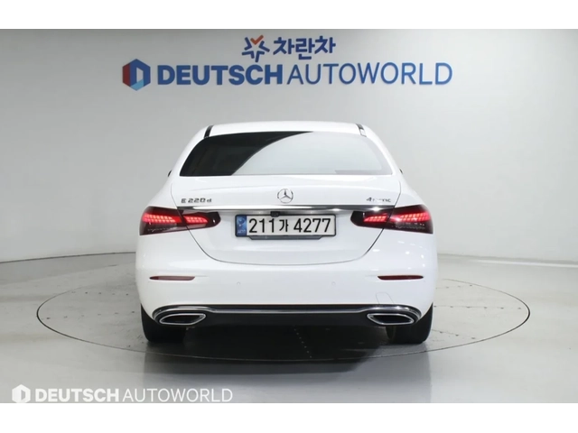 Mercedes-Benz E 220 4MATIC - автомобили, коли, обяви за нови и употребявани 3