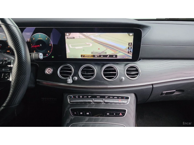 Mercedes-Benz E 220 d* 4MATIC* AMG-LINE* DISTRONIC* КАМЕРА* HUD* - автомобили, коли, обяви за нови и употребявани 11