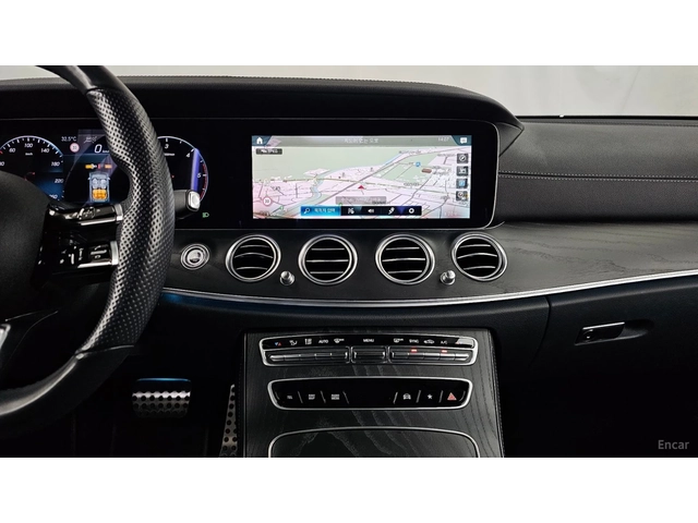 Mercedes-Benz E 220 4MATIC/AMG-LINE/SUNROOF/DRIVE-ASSISTS/360VIEW - автомобили, коли, обяви за нови и употребявани 8