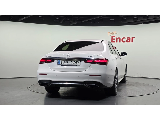 Mercedes-Benz E 220 4MATIC AMG Line - автомобили, коли, обяви за нови и употребявани 3