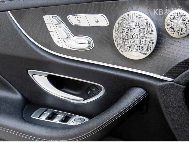 Mercedes-Benz E 220 d / AMG ПАКЕТ / BURMESTER / HUD - автомобили, коли, обяви за нови и употребявани 5