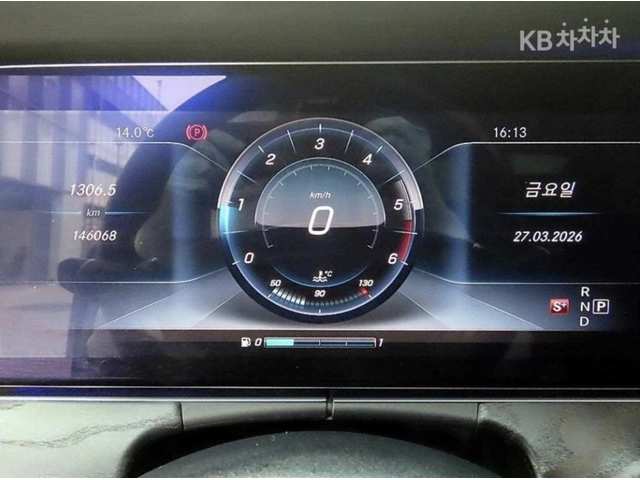 Mercedes-Benz E 220 d / AMG ПАКЕТ / BURMESTER / HUD - автомобили, коли, обяви за нови и употребявани 9