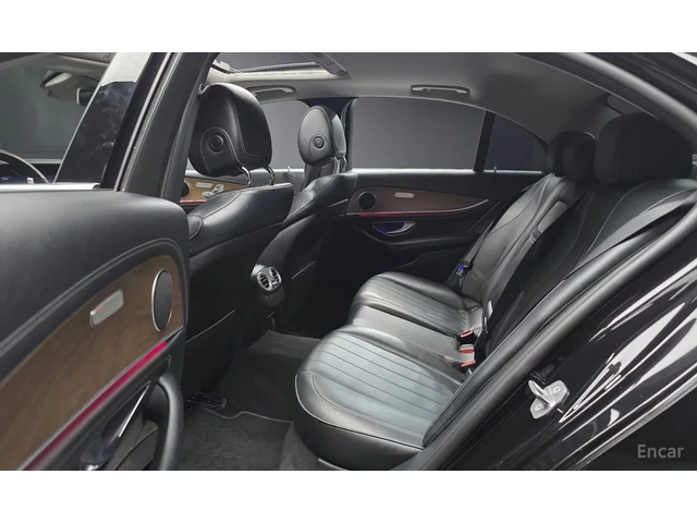 Mercedes-Benz E 220 4 Matic* Accident free - автомобили, коли, обяви за нови и употребявани 9