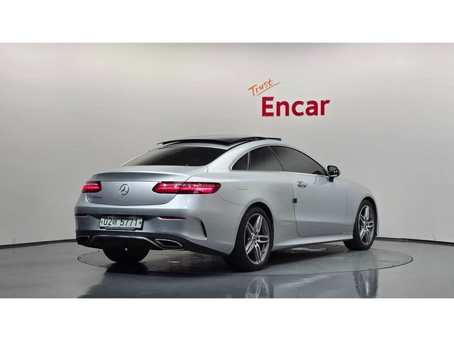 Mercedes-Benz E 220 - автомобили, коли, обяви за нови и употребявани 1