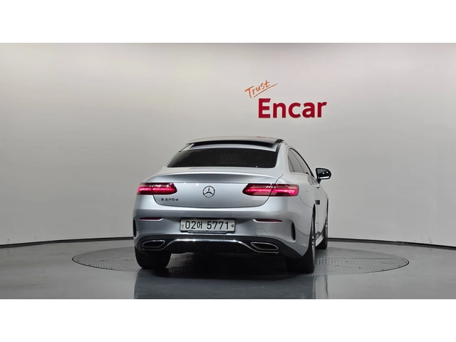 Mercedes-Benz E 220 - автомобили, коли, обяви за нови и употребявани 3