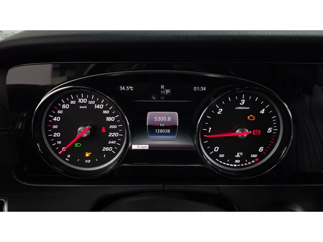 Mercedes-Benz E 220 - автомобили, коли, обяви за нови и употребявани 7