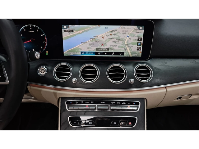 Mercedes-Benz E 250 E250 AMG Line | 360  Камера | HUD | Панорама - автомобили, коли, обяви за нови и употребявани 12