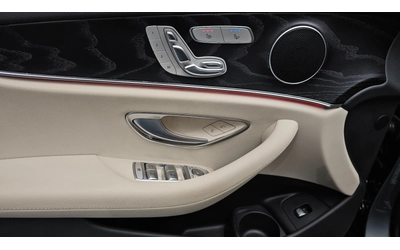 Mercedes-Benz E 250 E250 AMG Line | 360  Камера | HUD | Панорама - автомобили, коли, обяви за нови и употребявани 15