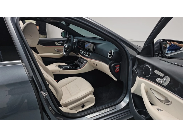 Mercedes-Benz E 250 E250 AMG Line | 360  Камера | HUD | Панорама - автомобили, коли, обяви за нови и употребявани 9