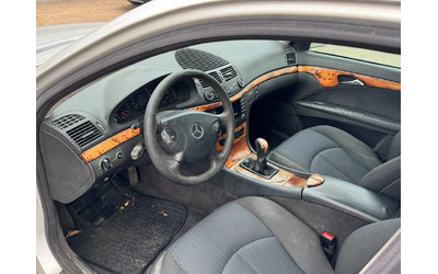 mercedes-benz-e-270 - 5