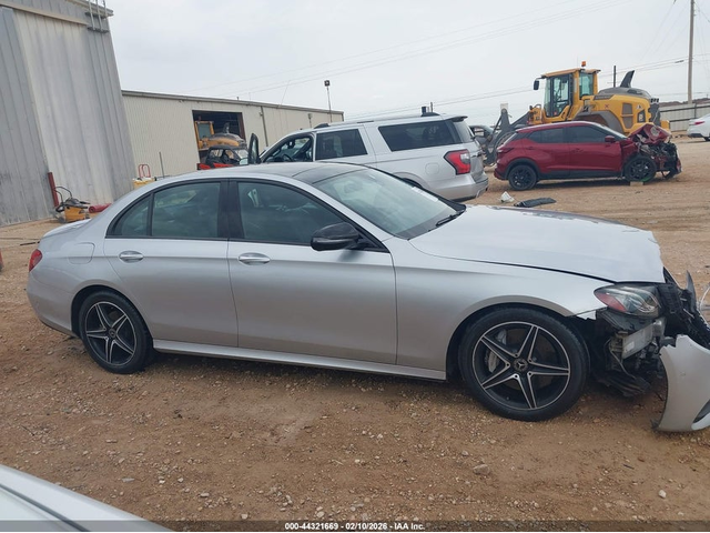 Mercedes-Benz E 300 2.0L I-4 DI, DOHC, VVT, TURBO, 241HP Rear Wheel Drive - автомобили, коли, обяви за нови и употребявани 12