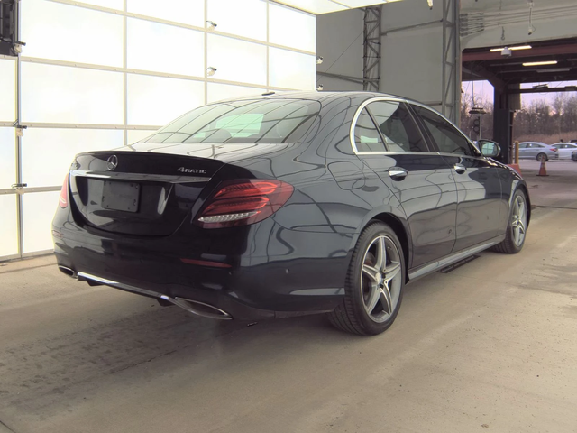 Mercedes-Benz E 300 AMG* PACK* 4MATIC* BURMESTER* МЪРТВА* ТОЧКА* МАСАЖ - автомобили, коли, обяви за нови и употребявани 1