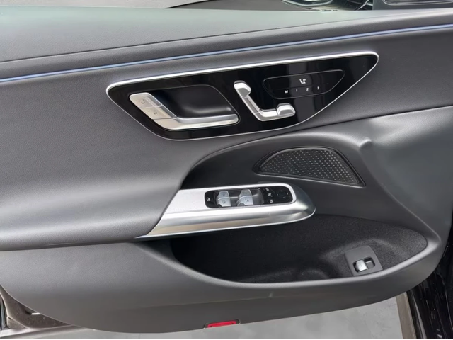 Mercedes-Benz E 300 de* Avantgarde* Digital Light* HuD* SoftClose - автомобили, коли, обяви за нови и употребявани 6