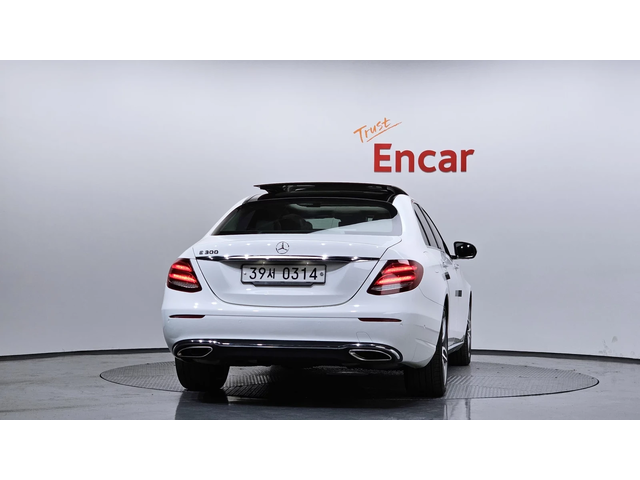 Mercedes-Benz E 300 AVANGARD* AMG PK* ОБДУХ* АМБИЕНТ* 2 КЛЮЧА* КРАЙНА - автомобили, коли, обяви за нови и употребявани 2