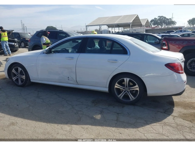 Mercedes-Benz E 300 АВТОКРЕДИТ* ЦЕНА БЕЗ АНАЛОГ* - автомобили, коли, обяви за нови и употребявани 11